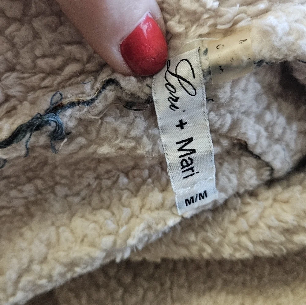 Title: Lori + Mari Floral Sherpa Fleece Waterfall Open Vest Size M